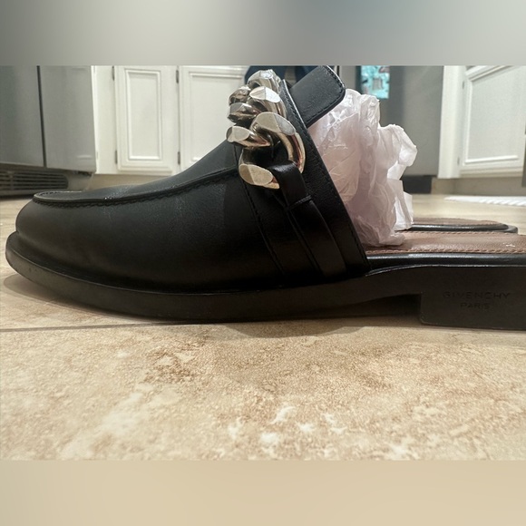 Givenchy Chain Noir Loafer in Black Leather - Picture 6 of 11